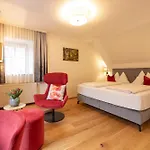 Otel Mader